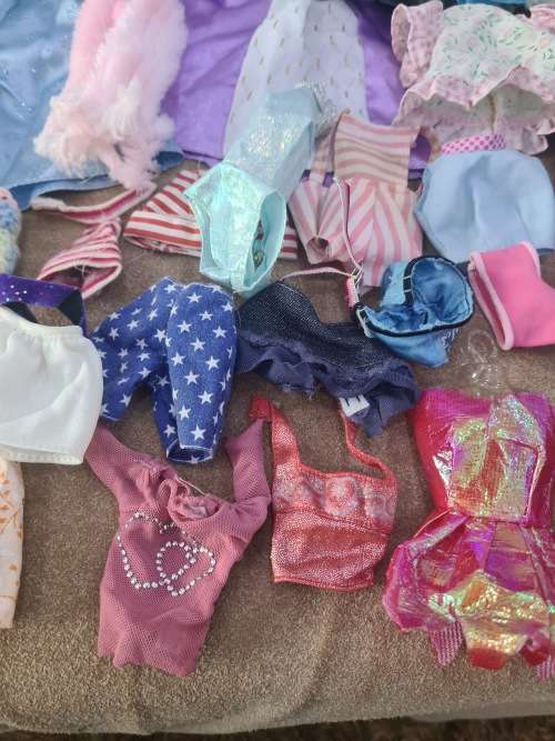 JOBLOT DOLLS CLOTHING, SHOES AND ASSESCORIES FOR BARBIE