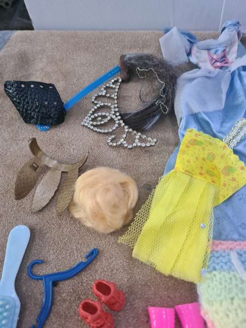 JOBLOT DOLLS CLOTHING, SHOES AND ASSESCORIES FOR BARBIE