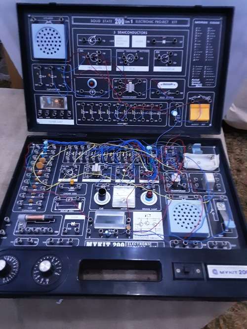 GAKKEN MY KIT 200 ELECTRONIC PROJECT KIT IN CASE(RARE)