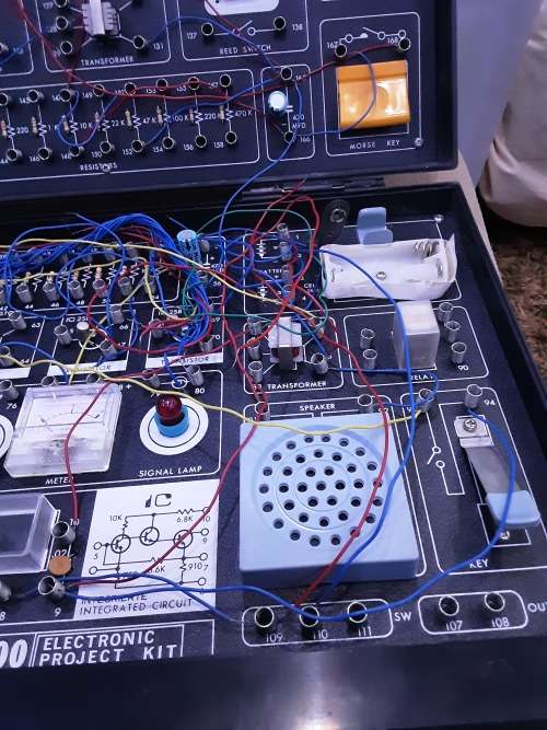 GAKKEN MY KIT 200 ELECTRONIC PROJECT KIT IN CASE(RARE)