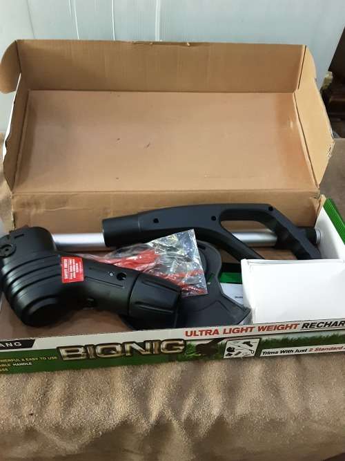 EXTRA LIGHTWEIGHT RECHARGEABLE MINI LAWN TRIMMER