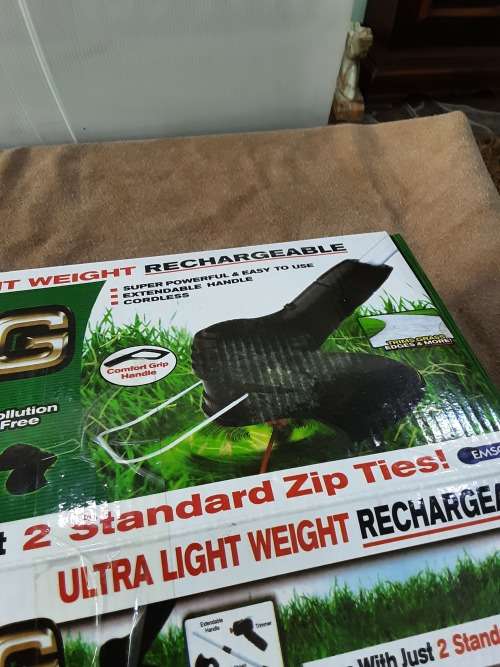 EXTRA LIGHTWEIGHT RECHARGEABLE MINI LAWN TRIMMER