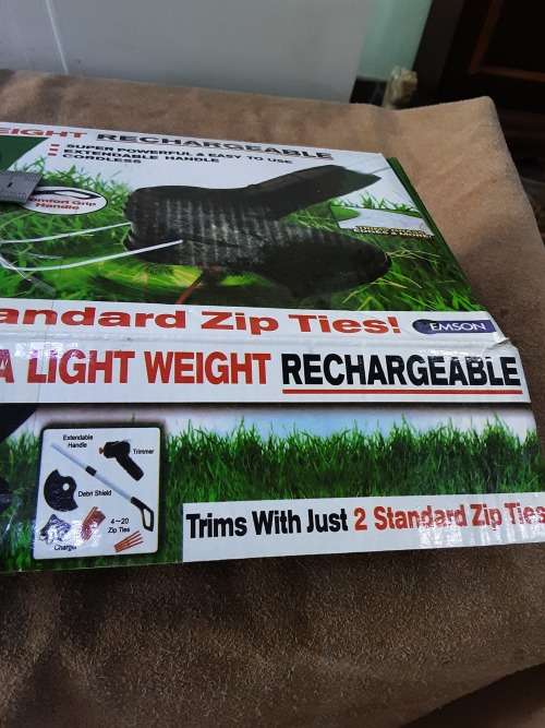 EXTRA LIGHTWEIGHT RECHARGEABLE MINI LAWN TRIMMER
