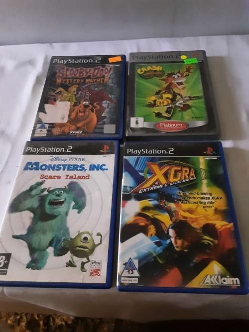 PS2 CONSOLE INCL.POWER SUPPLY, 2 REMOTES AND 13 GAME DISCS