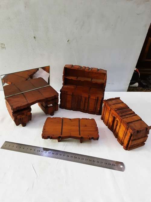 4 PIECE SOLID WOOD VINTAGE DOLLS HOUSE FURNITURE