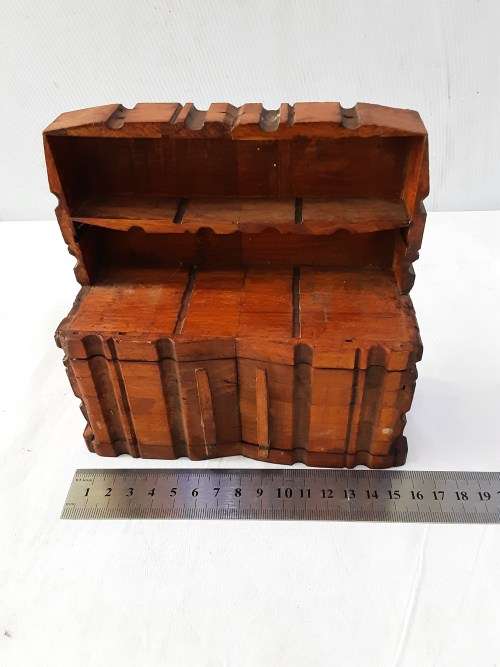 4 PIECE SOLID WOOD VINTAGE DOLLS HOUSE FURNITURE