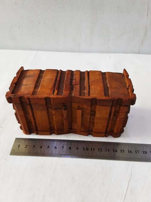 4 PIECE SOLID WOOD VINTAGE DOLLS HOUSE FURNITURE