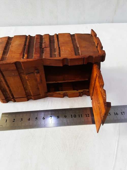 4 PIECE SOLID WOOD VINTAGE DOLLS HOUSE FURNITURE