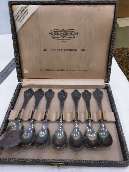 JAN VAN RIEBEECK SET OF SIX E.P.N.S CUTLERY(SOLA ZILVER)IN ORIGINAL BOX-1652:1952