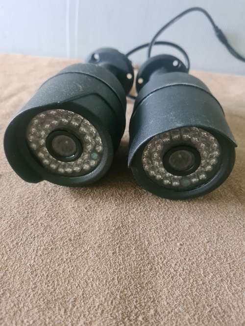 SET OF 2 CCTV SURVEILLANCE CAMERAS