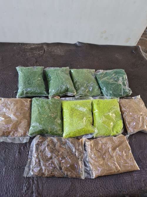 JOBLOT 11 PKTS RAILWAY MODEL LAYOUTS (GRASS AND SOIL)