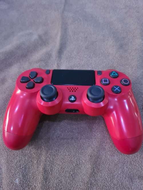 PLAYSTATION 4 WIRELESS CONTROLLER