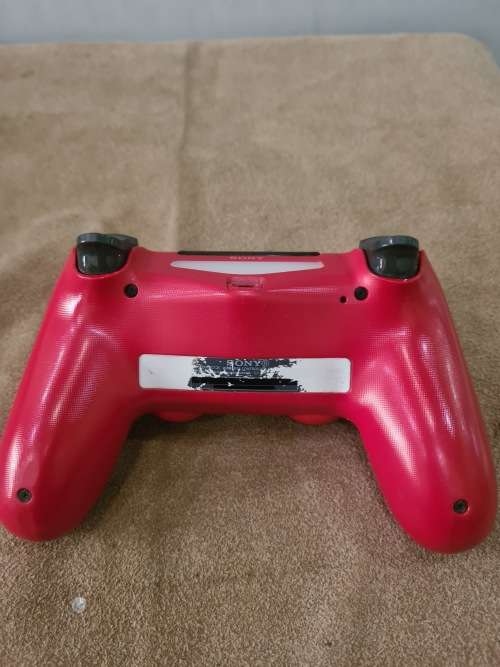 PLAYSTATION 4 WIRELESS CONTROLLER