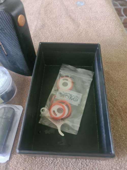 JOB LOT 4 PIECE VAPES WITH ASSESCORIES