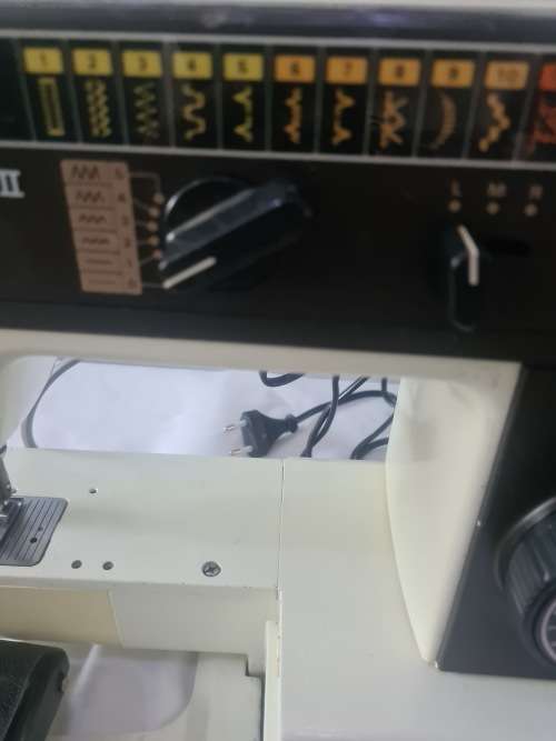 EMPISAL PACESETTER 11, 23 STITCH SEWING MACHINE(WORKS)