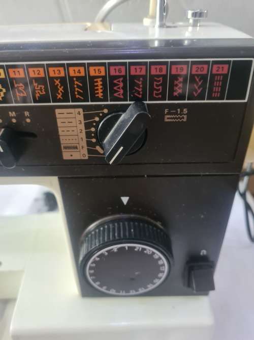 EMPISAL PACESETTER 11, 23 STITCH SEWING MACHINE(WORKS)