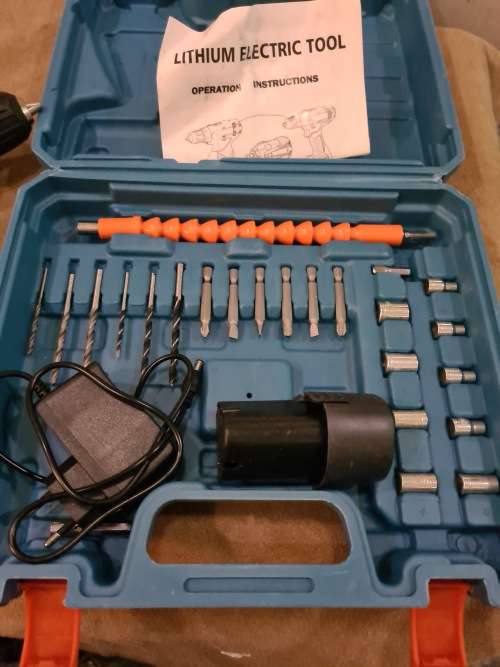 CORDLESS DRILL SET WITH CHARGER