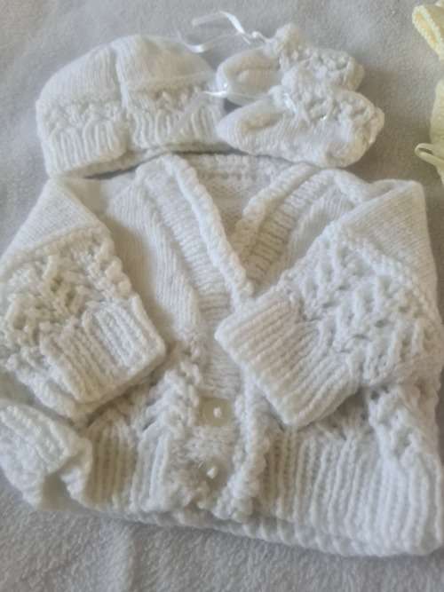 JOBLOT 16 PIECE DOLLS WINTER CLOTHING
