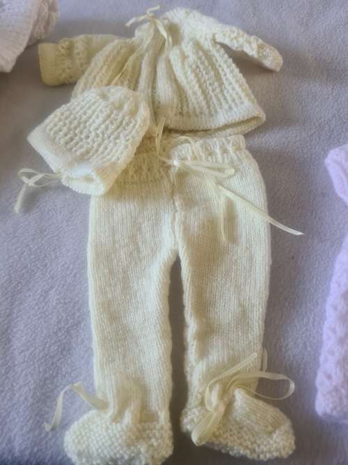 JOBLOT 16 PIECE DOLLS WINTER CLOTHING