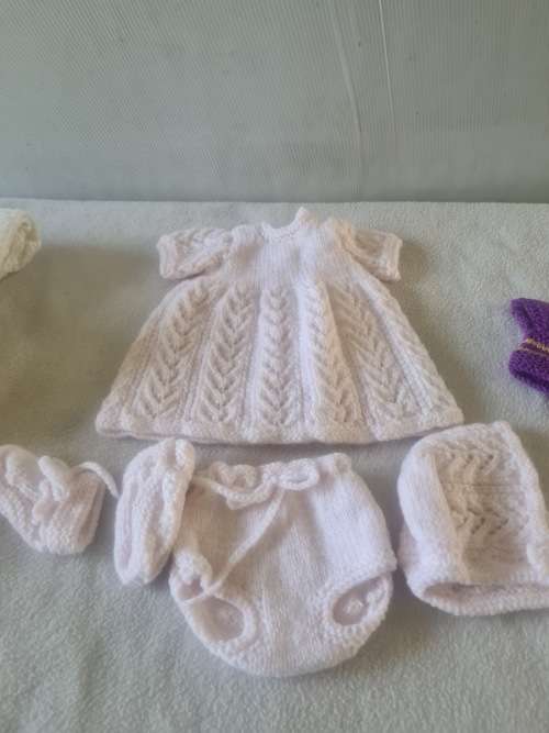 JOBLOT 16 PIECE DOLLS WINTER CLOTHING