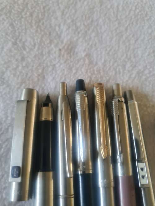 JOBLOT VINTAGE PARKER PENS AND REFILLS