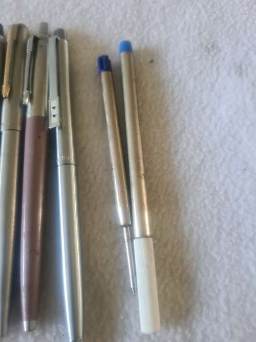 JOBLOT VINTAGE PARKER PENS AND REFILLS