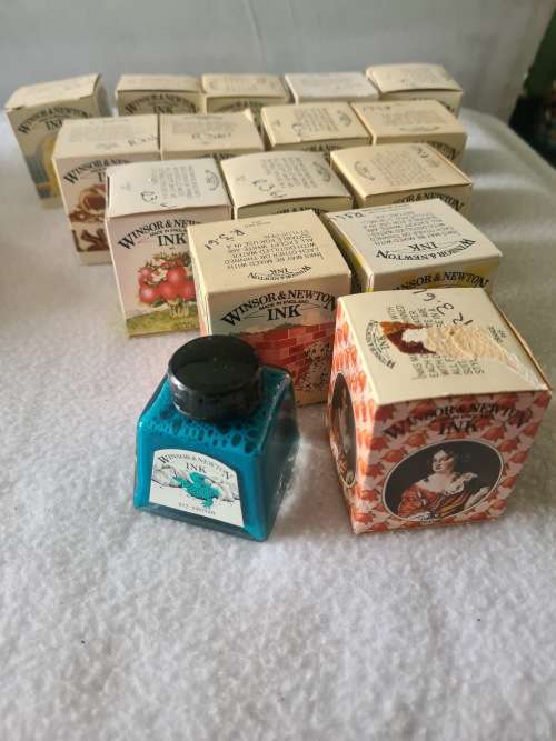 16 SHADES VINTAGE WINDSOR NEWTON CRAFT UNKS(35ml each)MADE IN ENGLAND