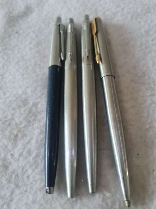 4 PIECE VINTAGE PARKER PENS
