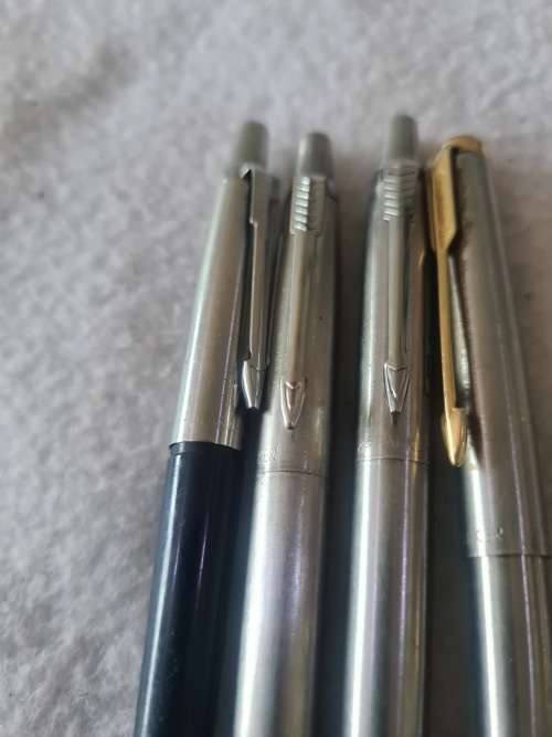 4 PIECE VINTAGE PARKER PENS