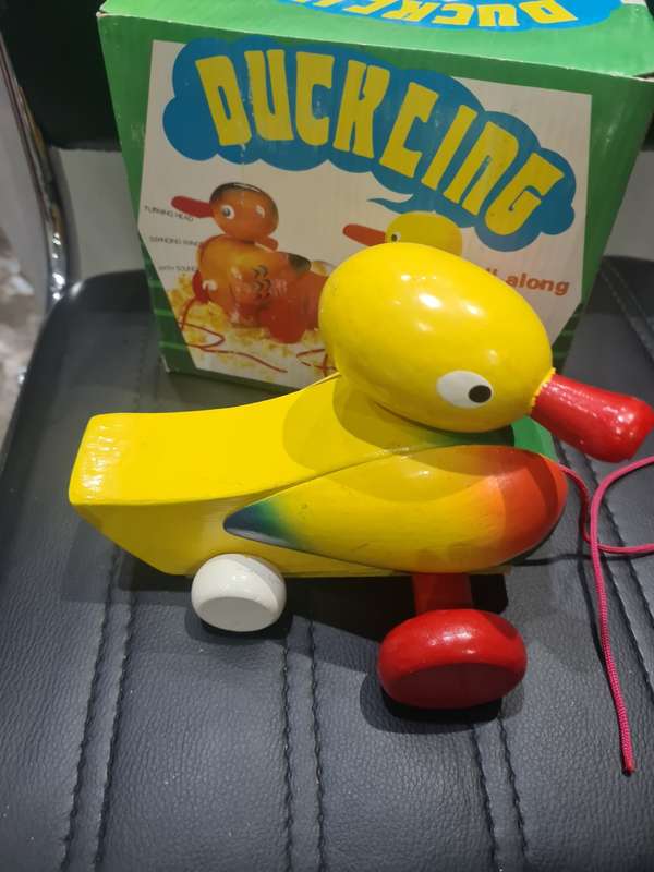 VINTAGE WOODEN PULL ALONG DUCKLING  IN ORIGINAL BOX