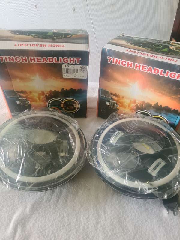 PAIR OF 7 ` HEADLIGHTS(PC7)