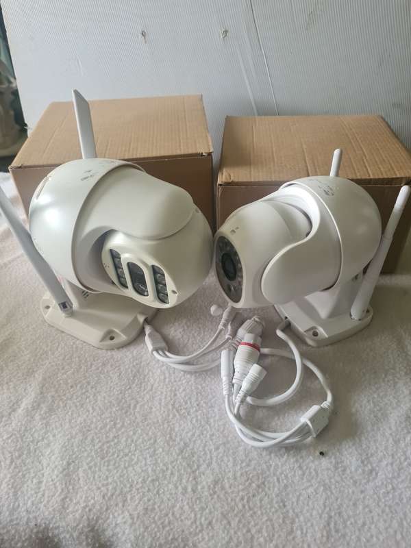 SET OF TWO DEMO MODELS WIFI CAMERAS