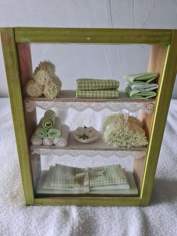 VINTAGE STYLE BATHROOM MINIATURE FRAME WITH LINEN(22 X 18CM)