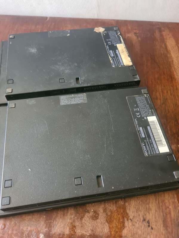 2 X SONY PLAYSTATION 2 CONSOLE (NO CABLES)
