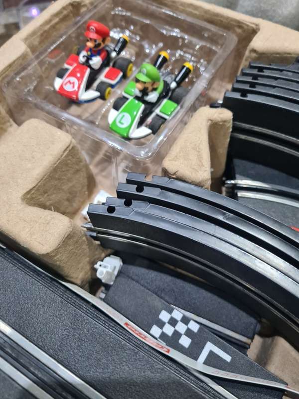 1/43 SLOT RACING SYSTEM INCLUDES MARIO AND LUIGI RACING CARS