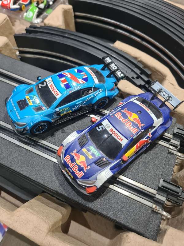 1/43 SLOT RACING SYSTEM INCLUDES MARIO AND LUIGI RACING CARS