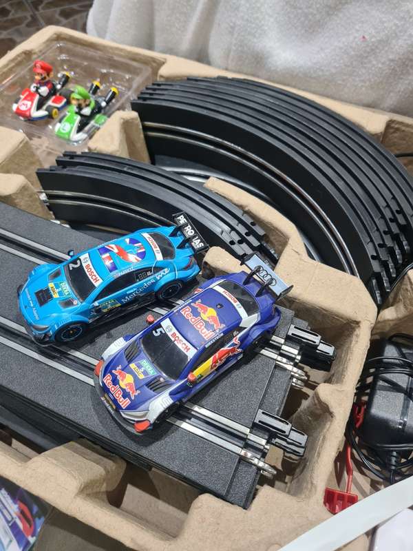 1/43 SLOT RACING SYSTEM INCLUDES MARIO AND LUIGI RACING CARS