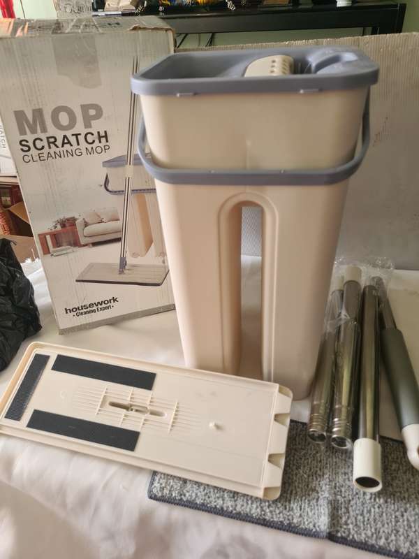 SCRATCH CLEANING MOP