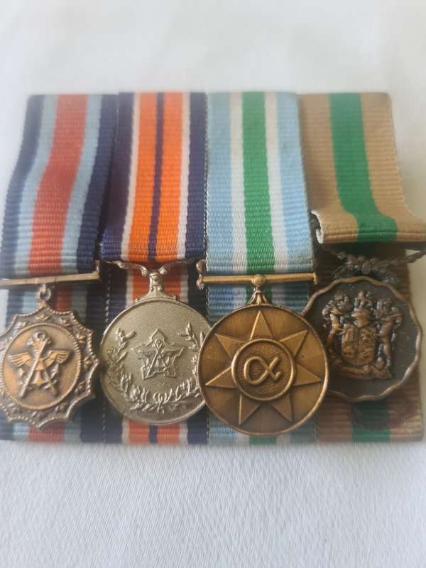 MILLITARY MEDALS(SET OF FOUR)