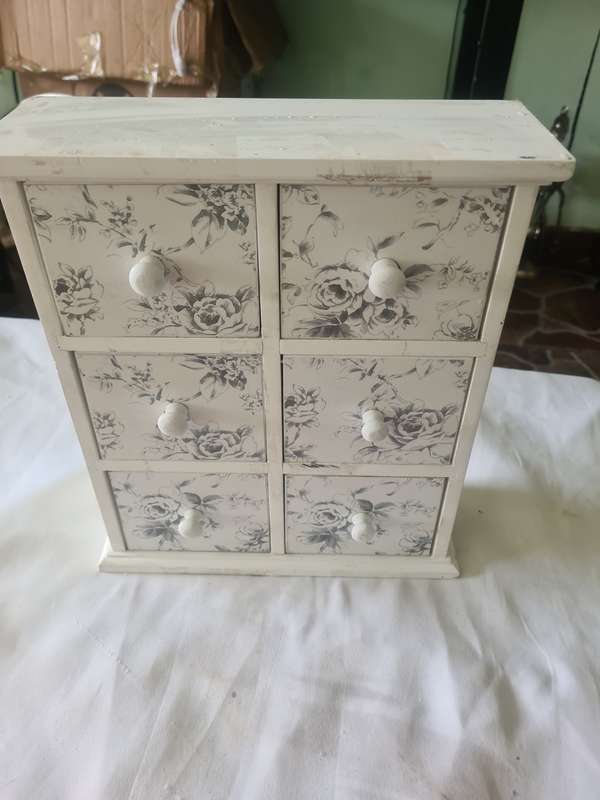 WOODEN CUPBOARD WITH DRAWERS(SEE PHOTOS FOR SIZE)