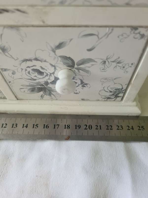WOODEN CUPBOARD WITH DRAWERS(SEE PHOTOS FOR SIZE)