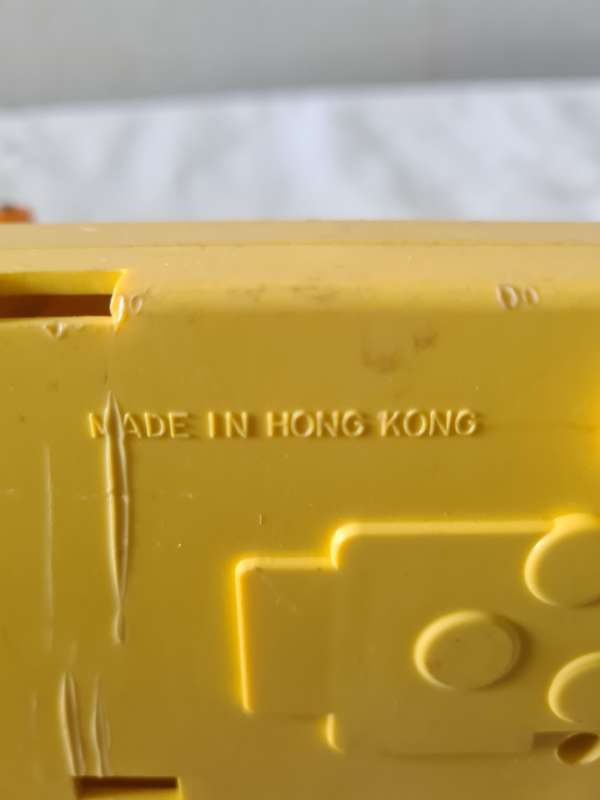 VINTAGE SEW MATE BATTERY OPERATED  KIDS SEWING MACHINE (MADE IN HONG KONG)