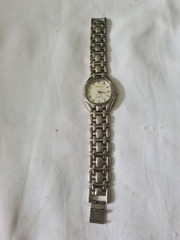 CITIZEN QUARTZ WRISTWATCH (NEEDS BATTERY)JAPAN MOVEMENT