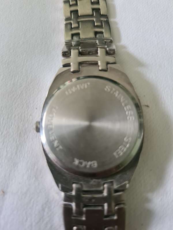 CITIZEN QUARTZ WRISTWATCH (NEEDS BATTERY)JAPAN MOVEMENT