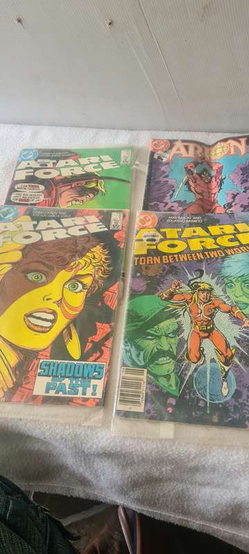 4 X VINTAGE DC PAPERBACK COMICS