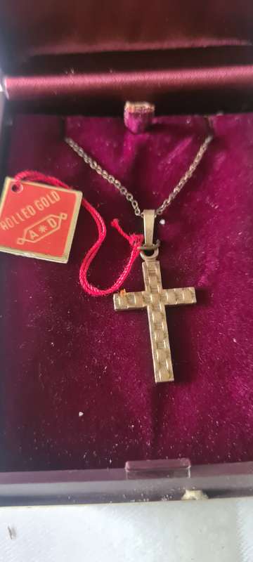 ROLLED GOLD CROSS CHAIN AND PENDANT