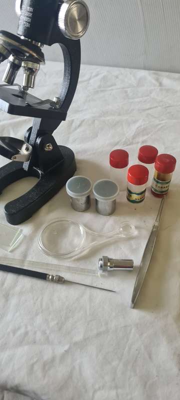 HIGH QUALITY MICROSCOPE WITH ASSESCORIES