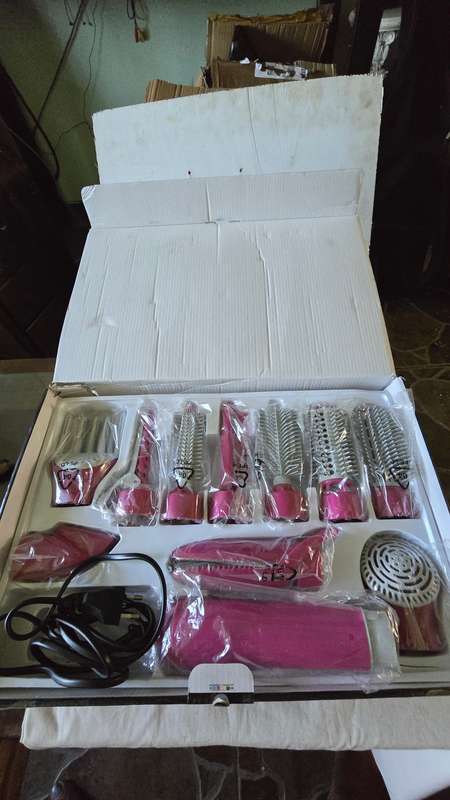 HAIR STYLER WITH 10 ATTACHMENTS