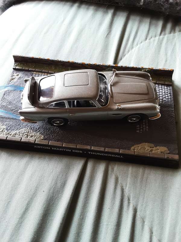 JAMES BOND DIE CAST MODEL ASTON MARTIN DB5(SCALE 1:43)THUNDERBALL
