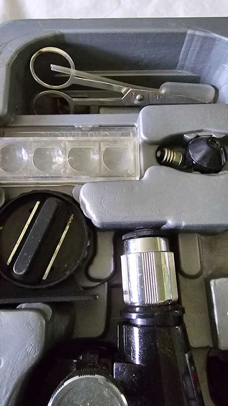 MICROSCOPE SET WITH ASSESCORIES IN CASE